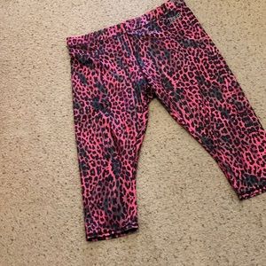 Pink leopard workout capri 🐆💗